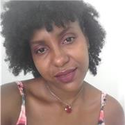 Profesora de teatro, comparte su conocimiento con niños, adolescentes y adultos en teatro, danza e historia